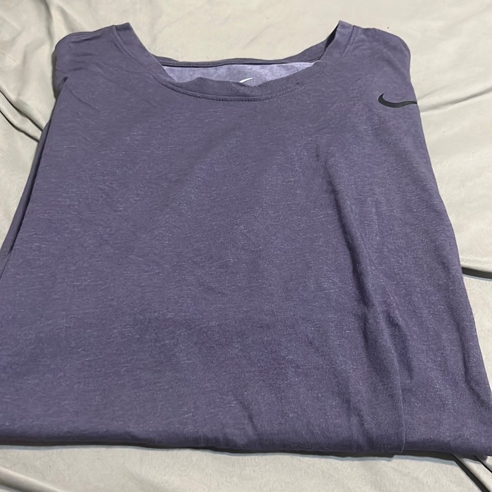 Men’s Nike shirt